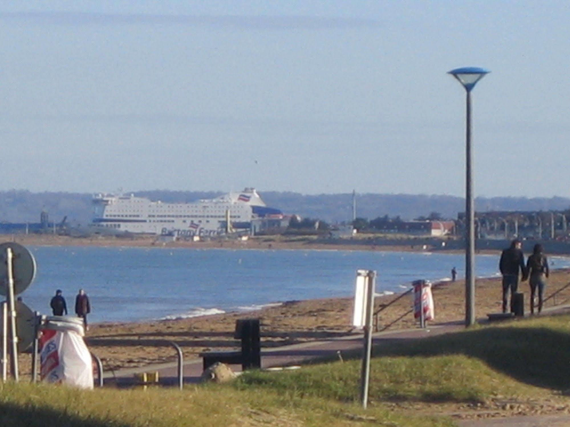 Le Canada Hermanville-sur-Mer Exterior photo